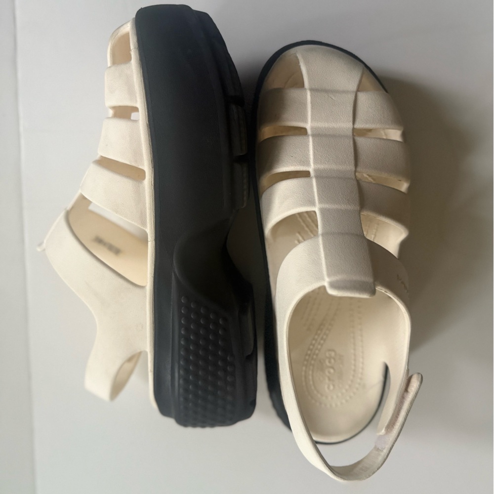 Crocs stomp fisherman sandals white W8